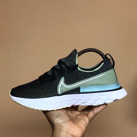 Nike React Infinity Run Flyknit “Black White Barely Volt” - Picture 6 of 15